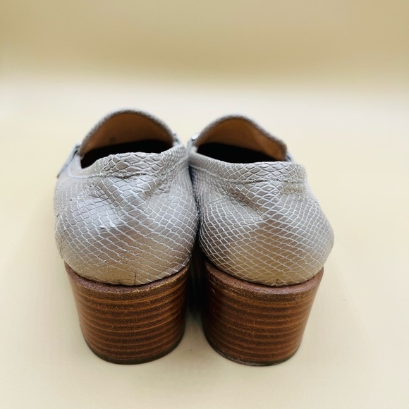 Stuart Weitzman Gold Leather Loafers Size 8.5 - Picture 5 of 9